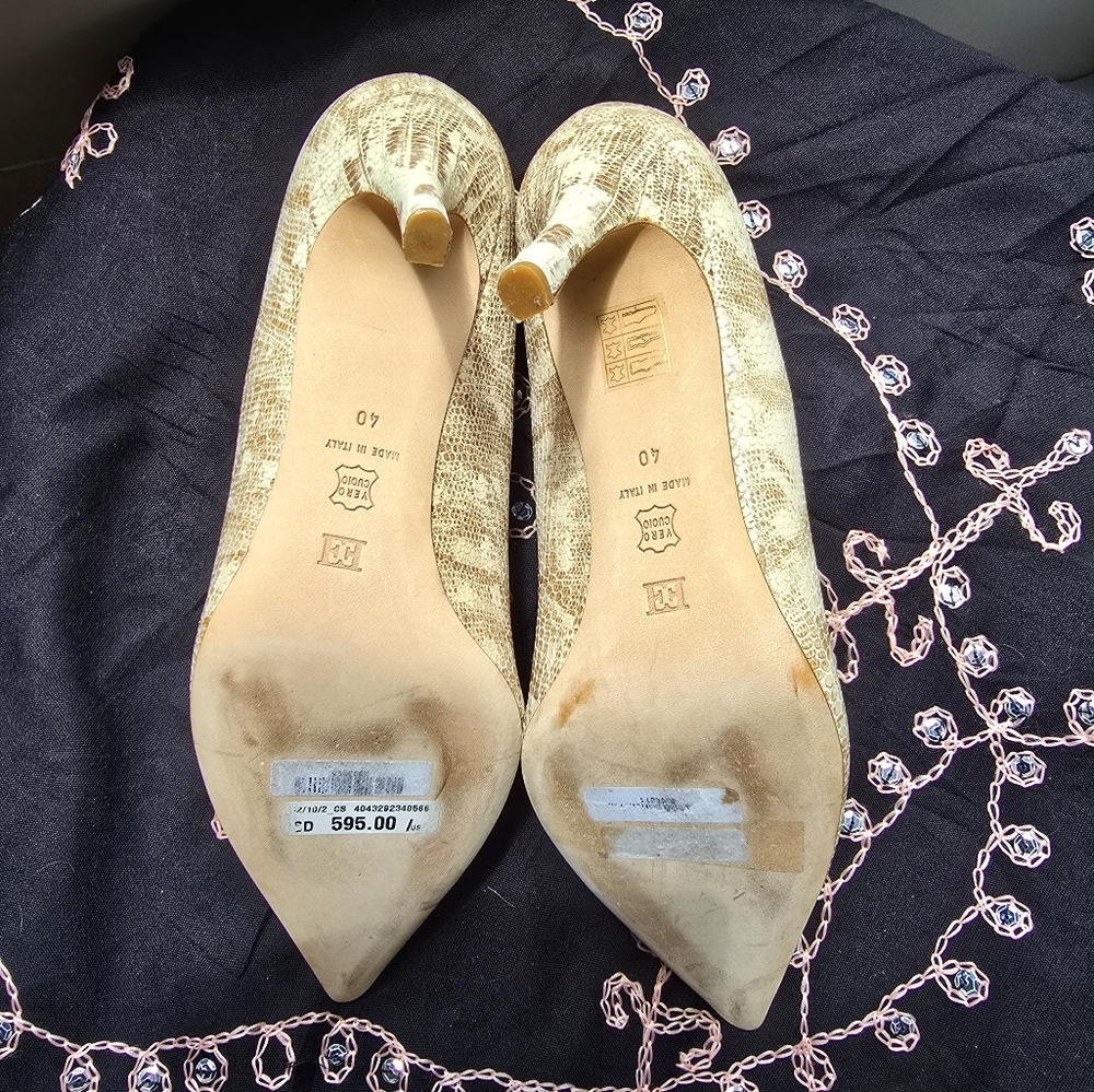 Escada Cream and Tan Heels with Textured Pointed Toe - Picture 8 of 13